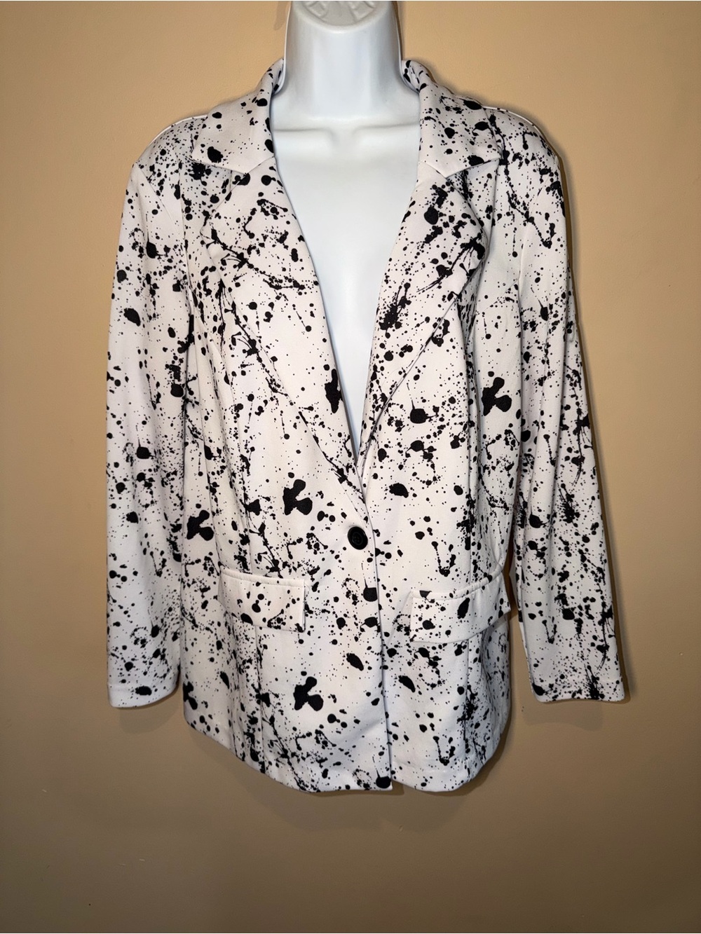 Wearever Women’s White with Black Paint Splatter Blazer